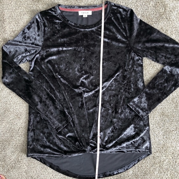 Taylor & Sage Crushed Velvet Top - Picture 9 of 13